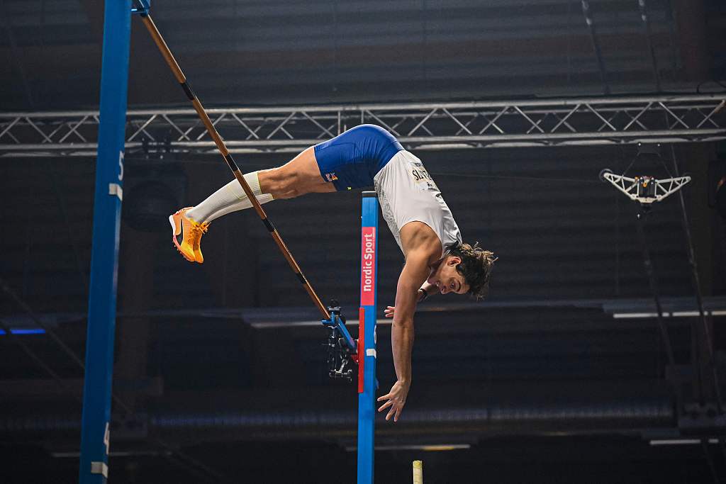 Sweden's Olympic champion and world record holder Armand Duplantis competes during the Mondo Classic pole vault competition in Uppsala, Sweden, February 2, 2023. /CFP